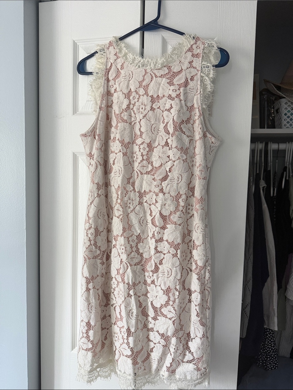 Vince Camuto Ivory Lace Sleeveless bridal Dress